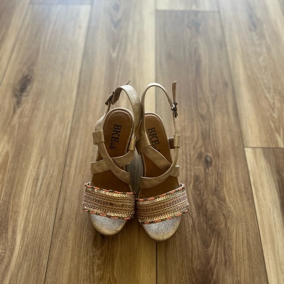 BKE Shoes - BKE sole women’s Metallic Gold Sequin wedges size 5M